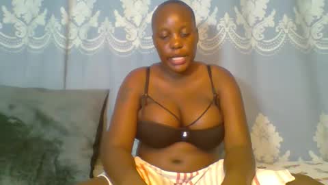 Snapshot of prettydarkskin002 chatting on 23, 4, 2026 SHANIA online show from 23, 4, 2026