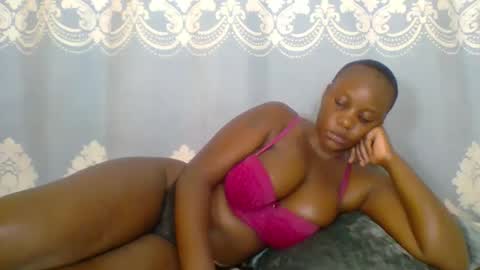 Snapshot of prettydarkskin002 chatting on 9, 5, 2026 SHANIA online show from 9, 5, 2026