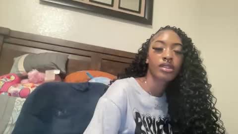 prettyfacefemale online show from 8, 3, 2026