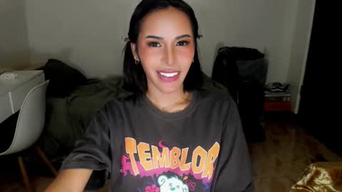Snapshot of prettylittlesuckerr chatting on 27, 9, 2025 Jovill Mays online show from 27, 9, 2025