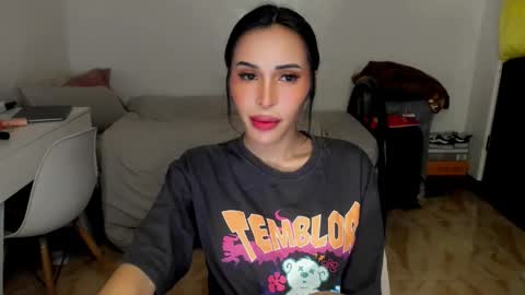 Snapshot of prettylittlesuckerr chatting on 12, 10, 2025 Jovill Mays online show from 12, 10, 2025