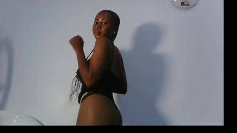 Snapshot of prettylove5 chatting on 9, 10, 2025 evelyn online show from 9, 10, 2025