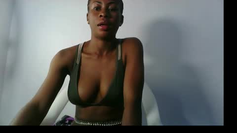 Snapshot of prettylove5 chatting on 11, 10, 2025 evelyn online show from 11, 10, 2025