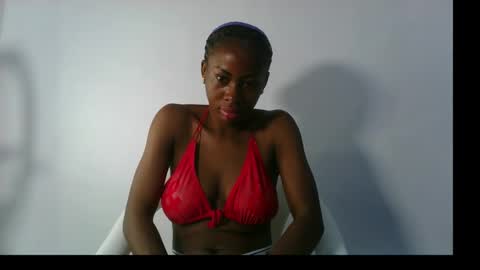 Snapshot of prettylove5 chatting on 12, 10, 2025 evelyn online show from 12, 10, 2025