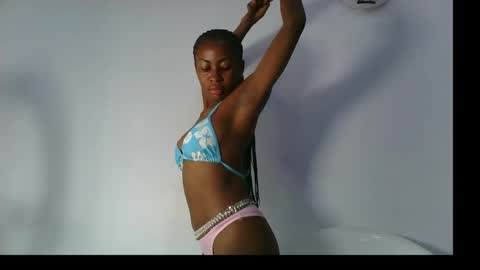 Snapshot of prettylove5 chatting on 13, 10, 2025 evelyn online show from 13, 10, 2025