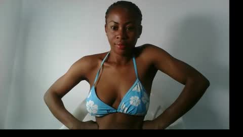 Snapshot of prettylove5 chatting on 14, 10, 2025 evelyn online show from 14, 10, 2025