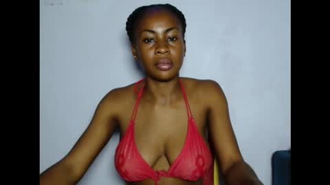 Snapshot of prettylove5 chatting on 18, 11, 2025 evelyn online show from 18, 11, 2025