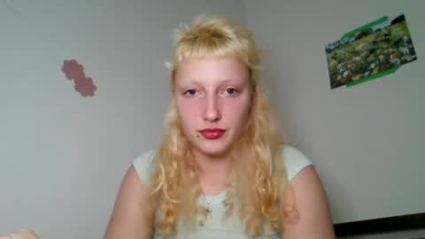 Snapshot of prettyunicorn555 chatting on 5, 12, 2024 Dahlia online show from 5, 12, 2024