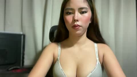 Snapshot of pricelessbeautyxxx chatting on 5, 7, 2026 TINA online show from 5, 7, 2026