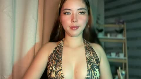 Snapshot of pricelessbeautyxxx chatting on 3, 8, 2026 TINA online show from 3, 8, 2026