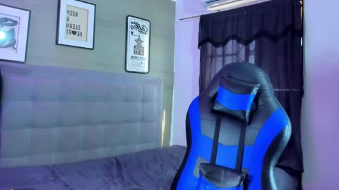 prince_arthur77 online show from 12, 4, 2026