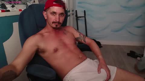 Snapshot of prince_raphael chatting on 4, 8, 2026 Riffraff online show from 4, 8, 2026