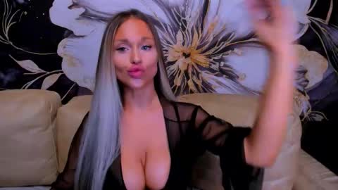 Snapshot of project_barbara chatting on 30, 11, 2025 Barbara online show from 30, 11, 2025