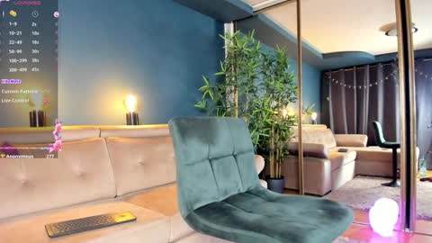 Raven  but you can call me sweetie or honey too  online show from 28, 12, 2024