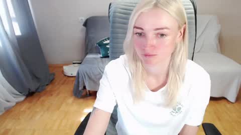 Polly online show from 8, 4, 2026