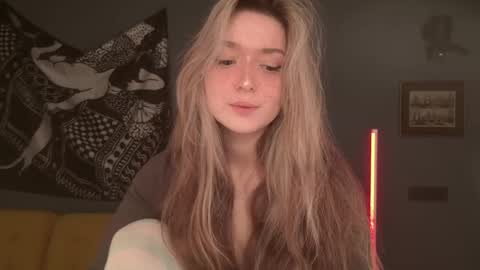 Snapshot of purple_averge chatting on 26, 4, 2026 Bella online show from 26, 4, 2026