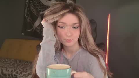Snapshot of purple_averge chatting on 21, 5, 2026 Bella online show from 21, 5, 2026