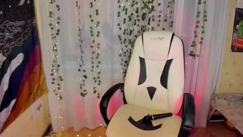 Snapshot of purple_mist chatting on 18, 9, 2025 Sofia online show from 18, 9, 2025