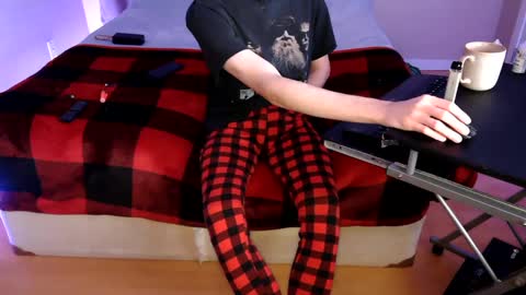 Snapshot of pussylover2182 chatting on 8, 12, 2024 pussylover2182 online show from 8, 12, 2024