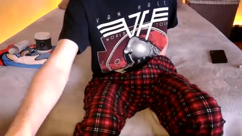 Snapshot of pussylover2182 chatting on 18, 12, 2024 pussylover2182 online show from 18, 12, 2024