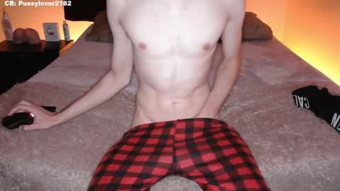 Snapshot of pussylover2182 chatting on 27, 9, 2025 pussylover2182 online show from 27, 9, 2025