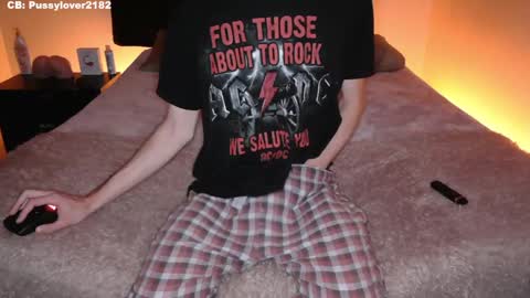 Snapshot of pussylover2182 chatting on 29, 9, 2025 pussylover2182 online show from 29, 9, 2025