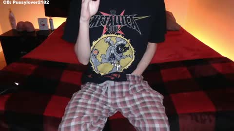 Snapshot of pussylover2182 chatting on 9, 10, 2025 pussylover2182 online show from 9, 10, 2025