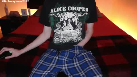 Snapshot of pussylover2182 chatting on 27, 10, 2025 pussylover2182 online show from 27, 10, 2025