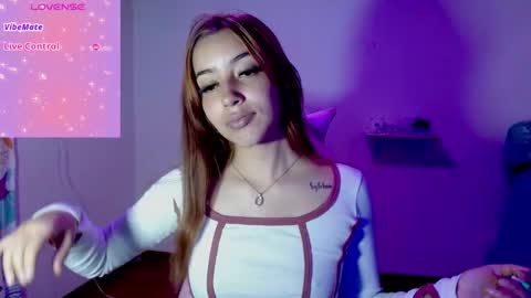 Snapshot of quee_tiana chatting on 24, 4, 2026 your princess online show from 24, 4, 2026