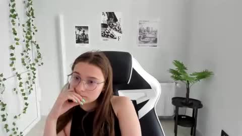 Amelie online show from 19, 6, 2026