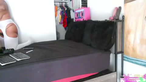 Snapshot of queen_anita chatting on 30, 4, 2026 QnAnitaDix online show from 30, 4, 2026