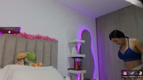 Snapshot of queen_antonella_oficial chatting on 4, 3, 2025 QUEEN ANTONELLA online show from 4, 3, 2025