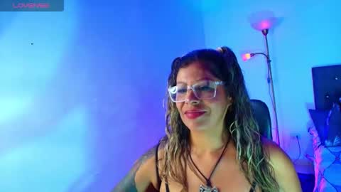 Snapshot of queen_big_ass chatting on 8, 1, 2026 queen_big_ass online show from 8, 1, 2026