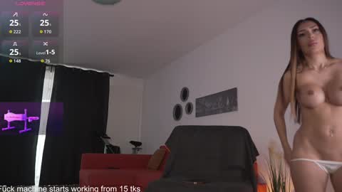 Snapshot of queen_leylla chatting on 2, 2, 2026 queen_leylla online show from 2, 2, 2026