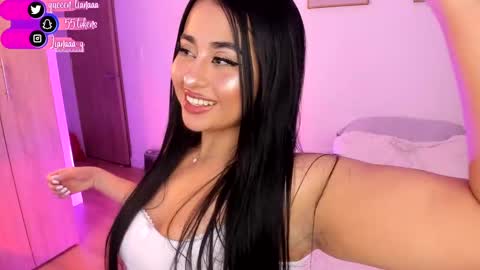 Snapshot of queen_liana chatting on 12, 12, 2024 Liana  online show from 12, 12, 2024