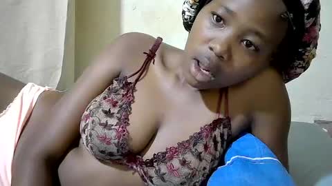 Snapshot of queen_slender chatting on 25, 7, 2026 queen_slender online show from 25, 7, 2026
