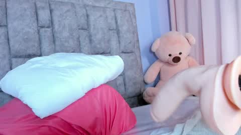 Snapshot of queen_yully chatting on 2, 5, 2026 queen_yully online show from 2, 5, 2026