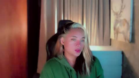 Snapshot of queenarthalia chatting on 16, 4, 2026 ARTHA online show from 16, 4, 2026