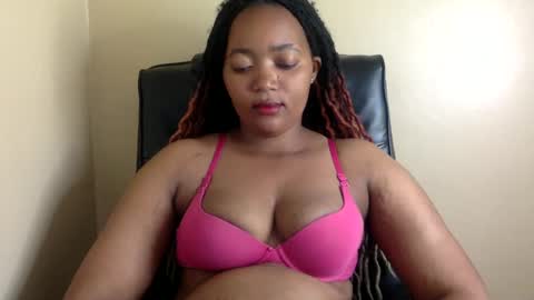 Snapshot of queenbebony2 chatting on 12, 12, 2024 Queenbebony2 online show from 12, 12, 2024