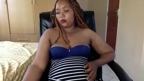 Snapshot of queenbebony2 chatting on 5, 3, 2025 Queenbebony2 online show from 5, 3, 2025