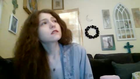 Snapshot of queencrimsonlvx chatting on 21, 6, 2026 queencrimsonlvx online show from 21, 6, 2026
