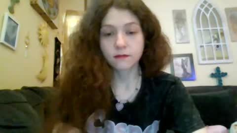 Snapshot of queencrimsonlvx chatting on 13, 7, 2026 queencrimsonlvx online show from 13, 7, 2026
