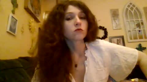 Snapshot of queencrimsonlvx chatting on 22, 7, 2026 queencrimsonlvx online show from 22, 7, 2026