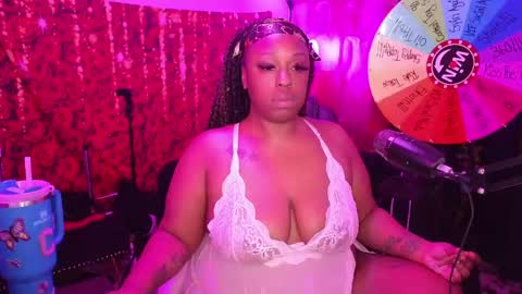 Snapshot of queencroze chatting on 26, 5, 2026 Queen Cherise Roze online show from 26, 5, 2026