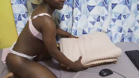 Snapshot of queenlatasha chatting on 10, 4, 2026 Latasha online show from 10, 4, 2026