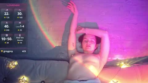 Snapshot of queenofmodels chatting on 10, 4, 2026 QueenOfModels online show from 10, 4, 2026