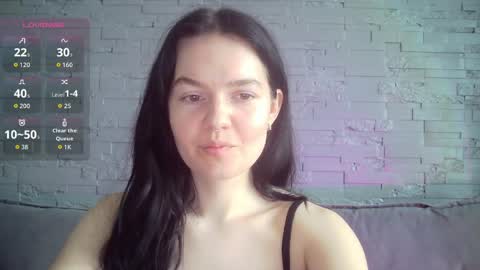 Snapshot of queenofmodels chatting on 5, 5, 2026 QueenOfModels online show from 5, 5, 2026