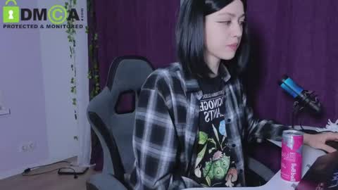 Snapshot of queenofwandss chatting on 14, 4, 2026 follow my new insta online show from 14, 4, 2026