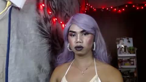 queenpinayebony_xx online show from 13, 4, 2026