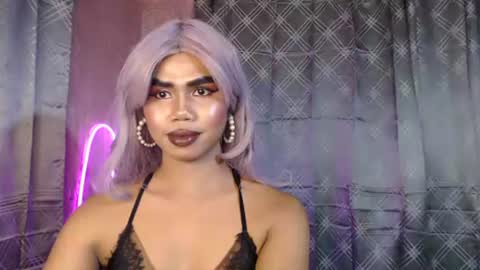 queenpinayebony_xx online show from 25, 4, 2026
